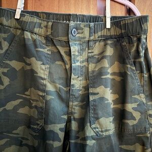 American Eagle Outfitters Camo Utility Cargo Pants – Size Small